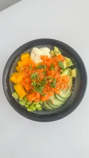 Poké saumon, mangue et edamame